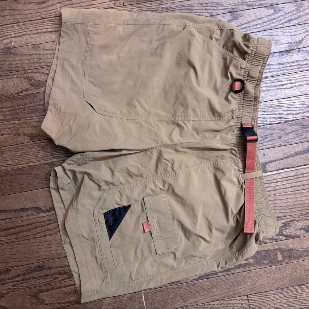 Eddie Bauer Tan Cargo Shorts with Belt